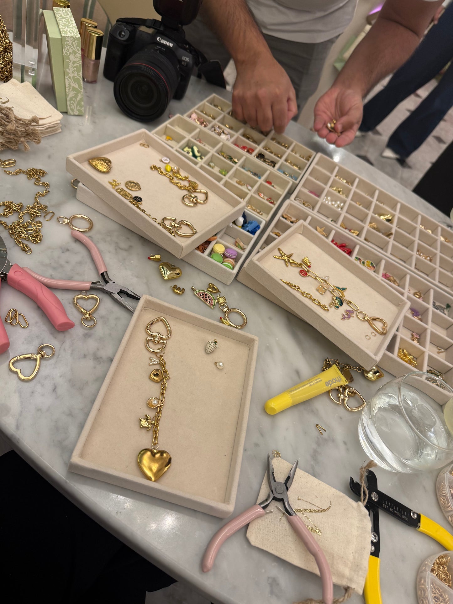 Charms bar