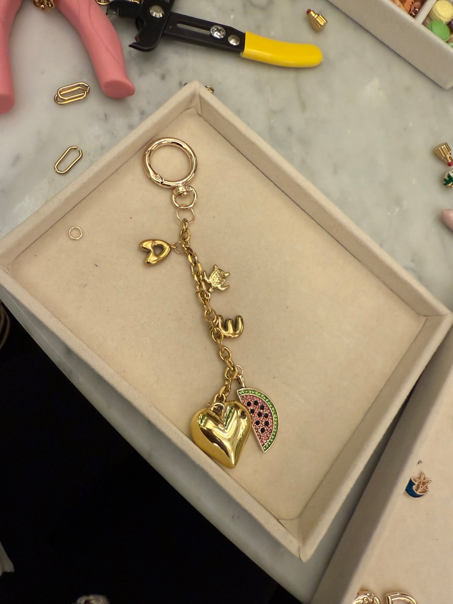 Charms bar