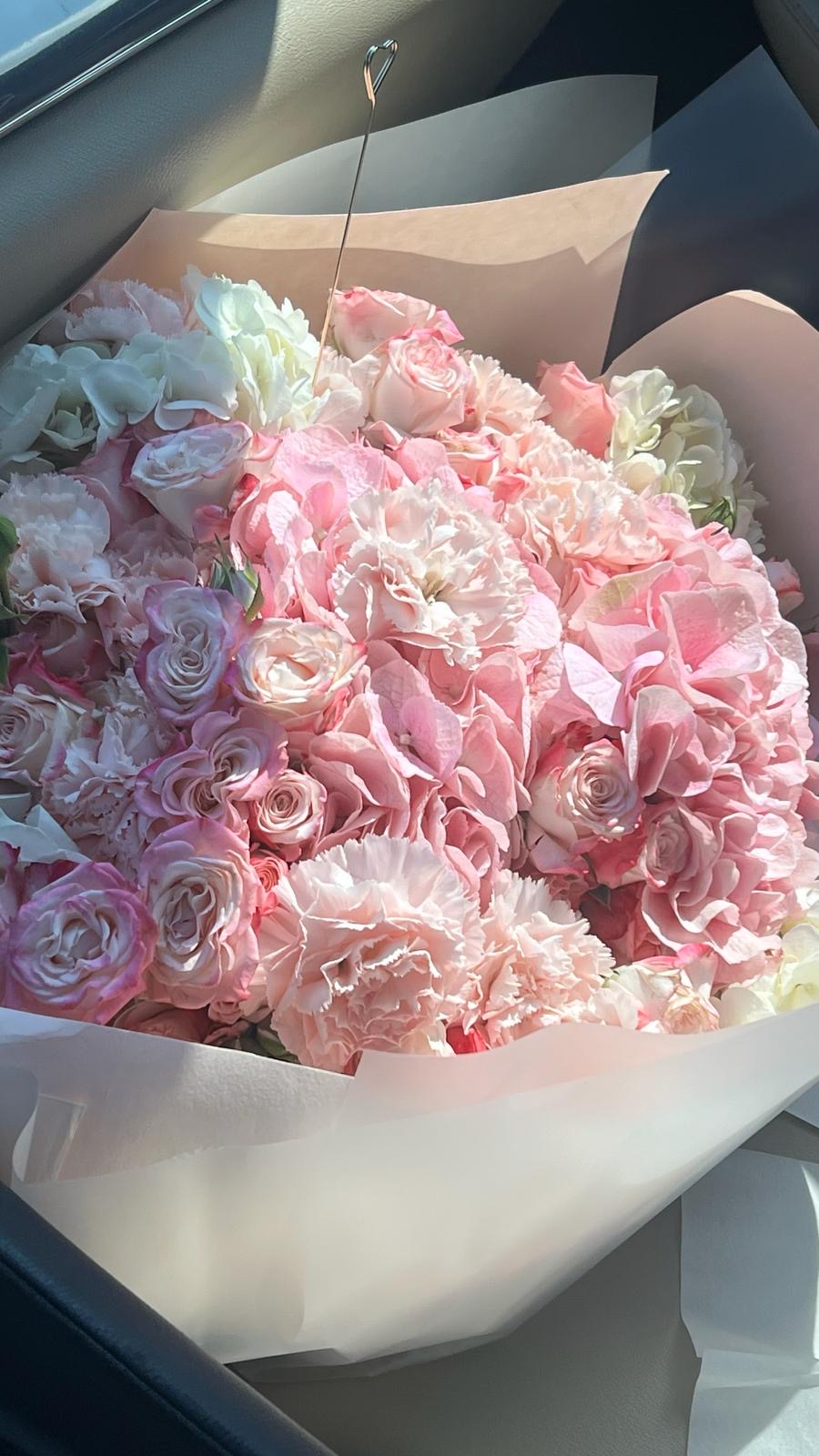 Round hand bouquet
