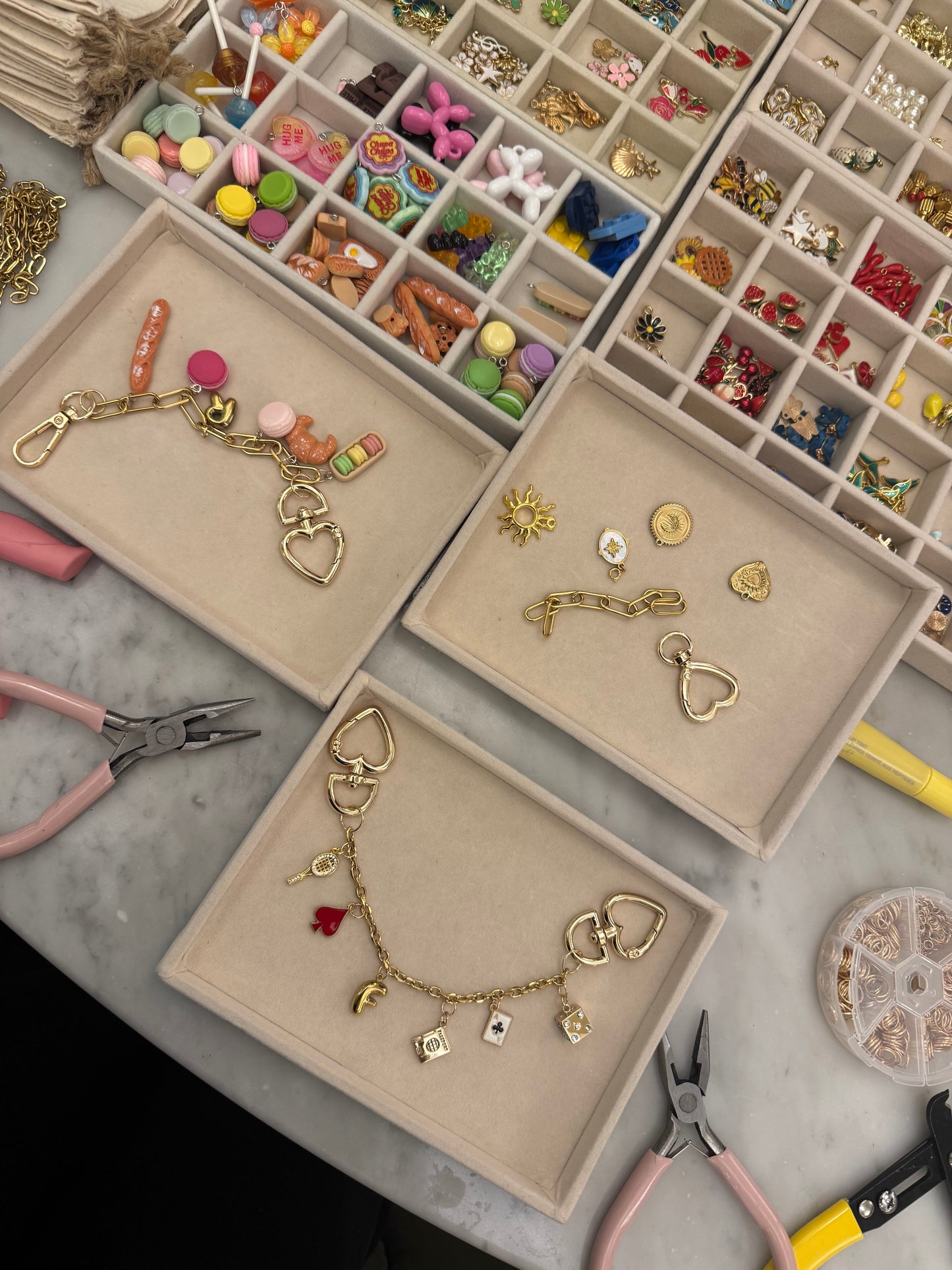 Charms bar