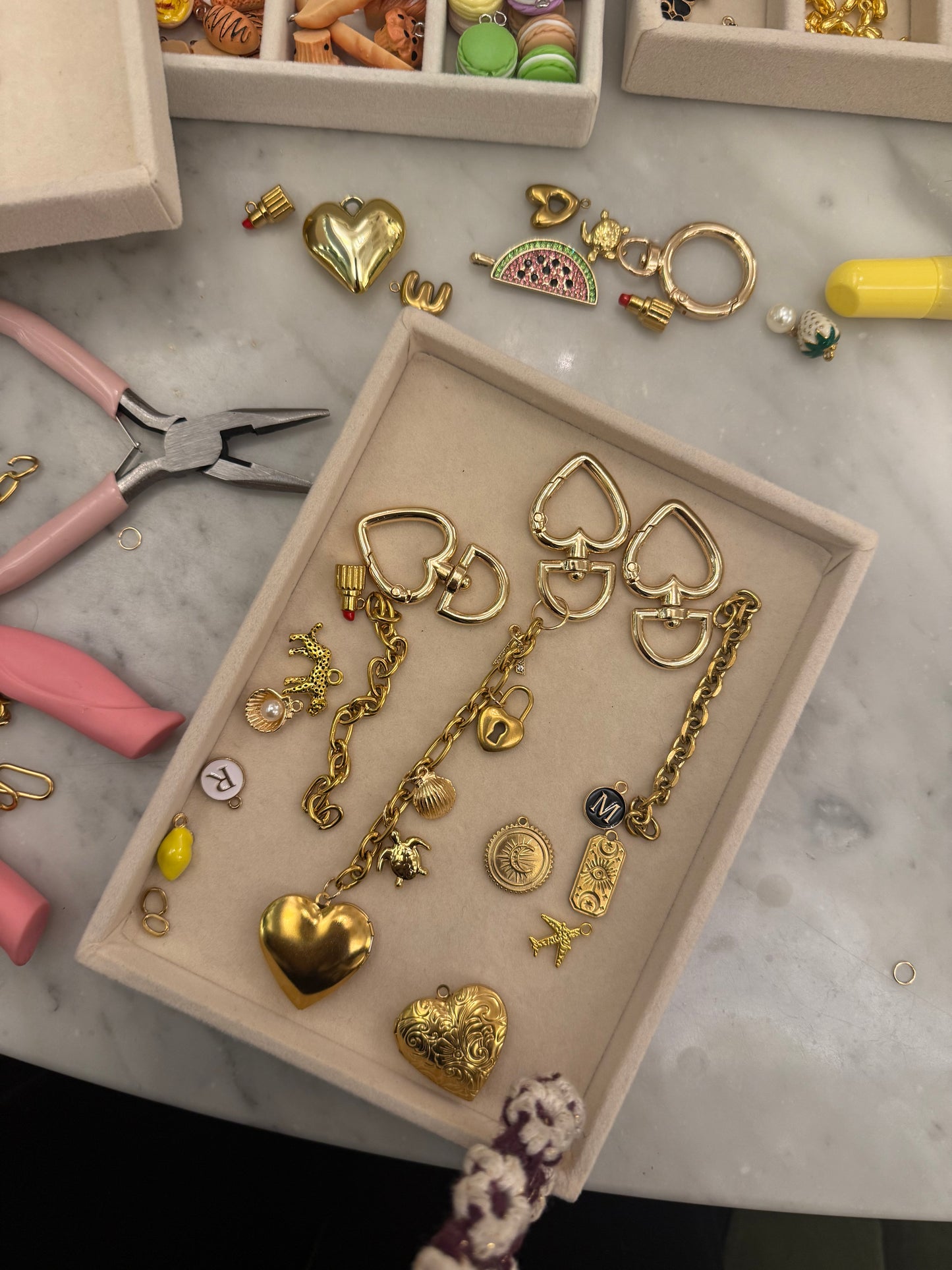 Charms bar