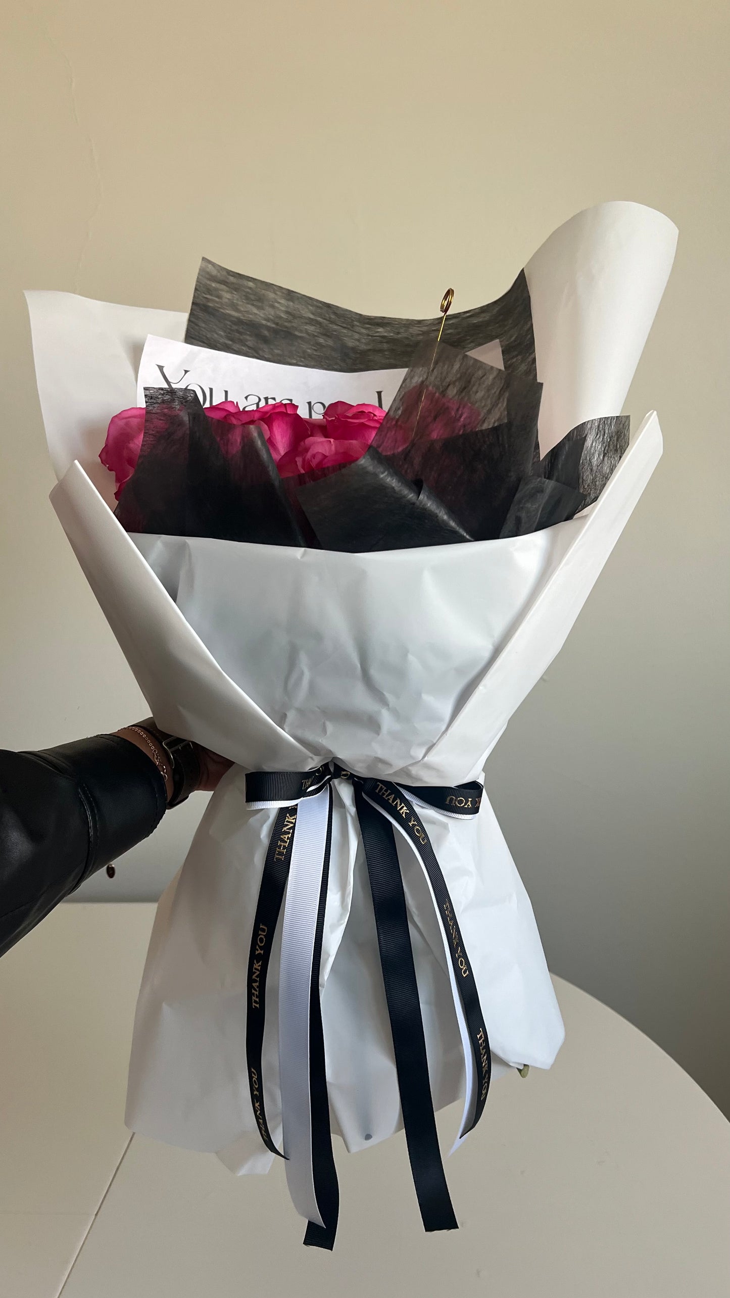Elegance hand bouquet πΈπ