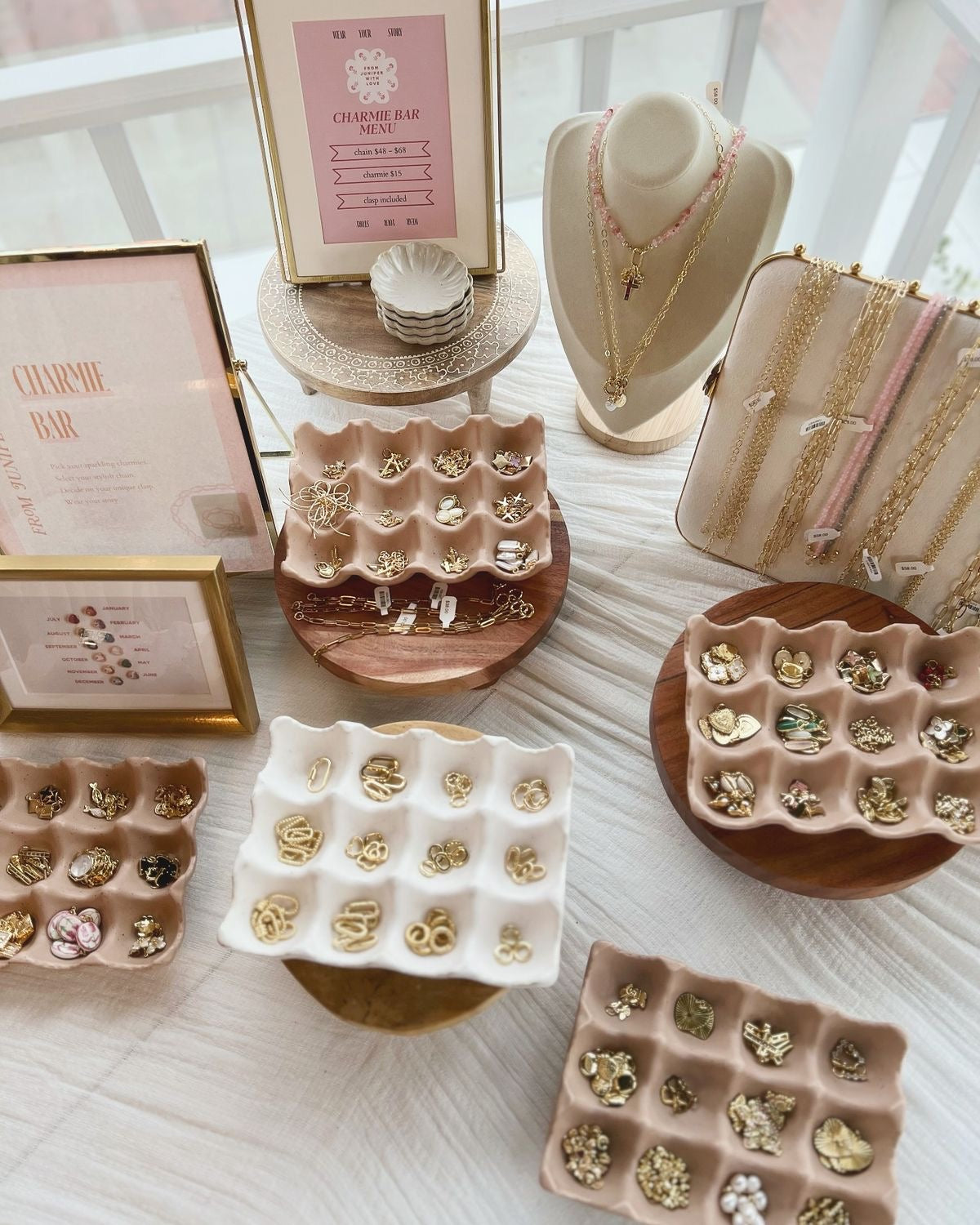 Charms bar