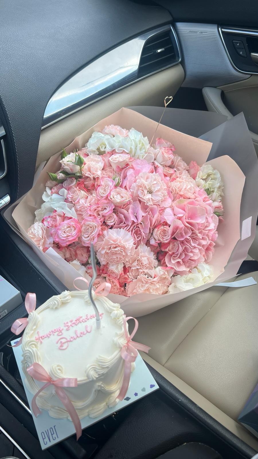 Round hand bouquet