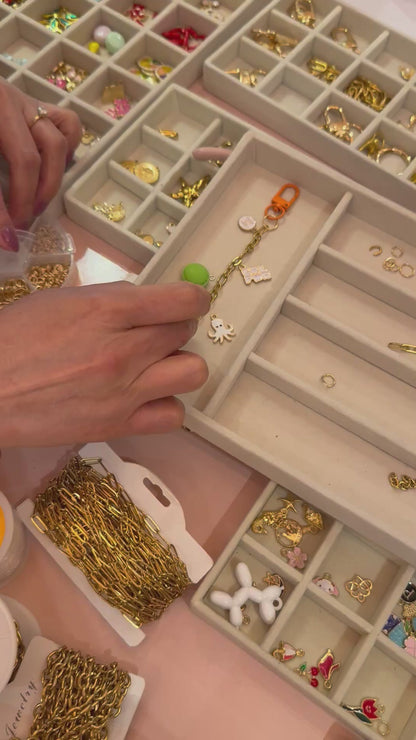 Charms bar