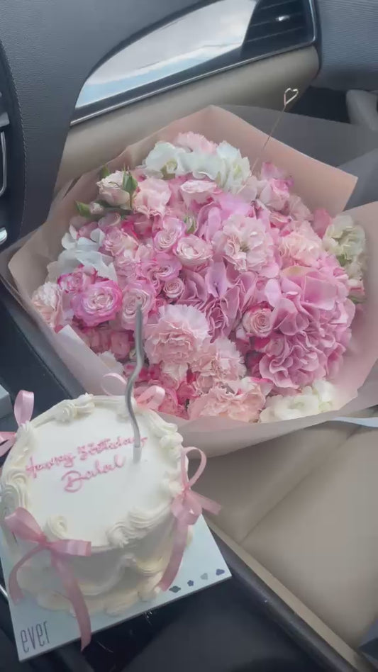 Round hand bouquet