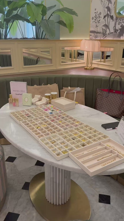 Charms bar